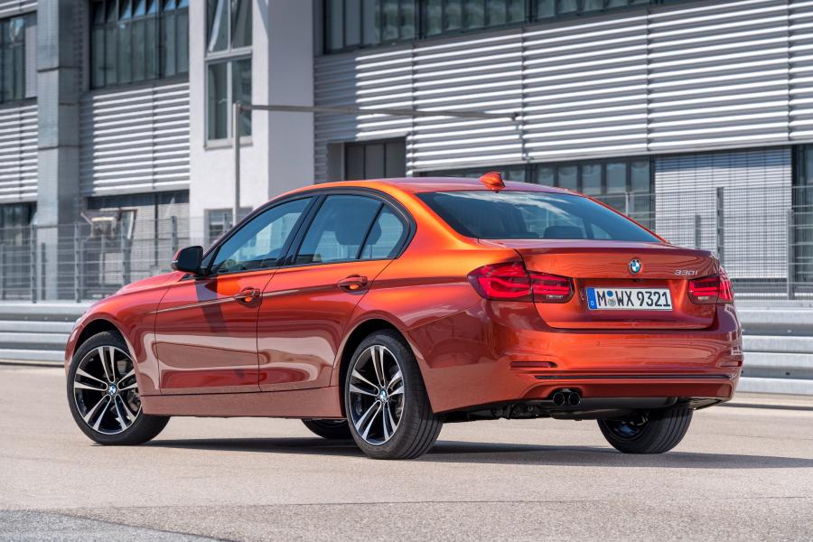  BMW 330i Edition Sport Line Shadow 2017 года  (WW) (фото 3 из 6)